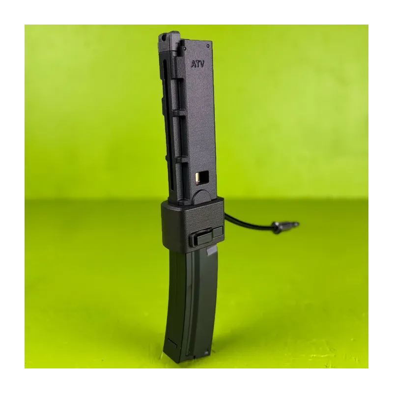 Adaptateur HPA AirTac pour VMP1 monté sur chargeur MP5, vue de profil sur fond vert