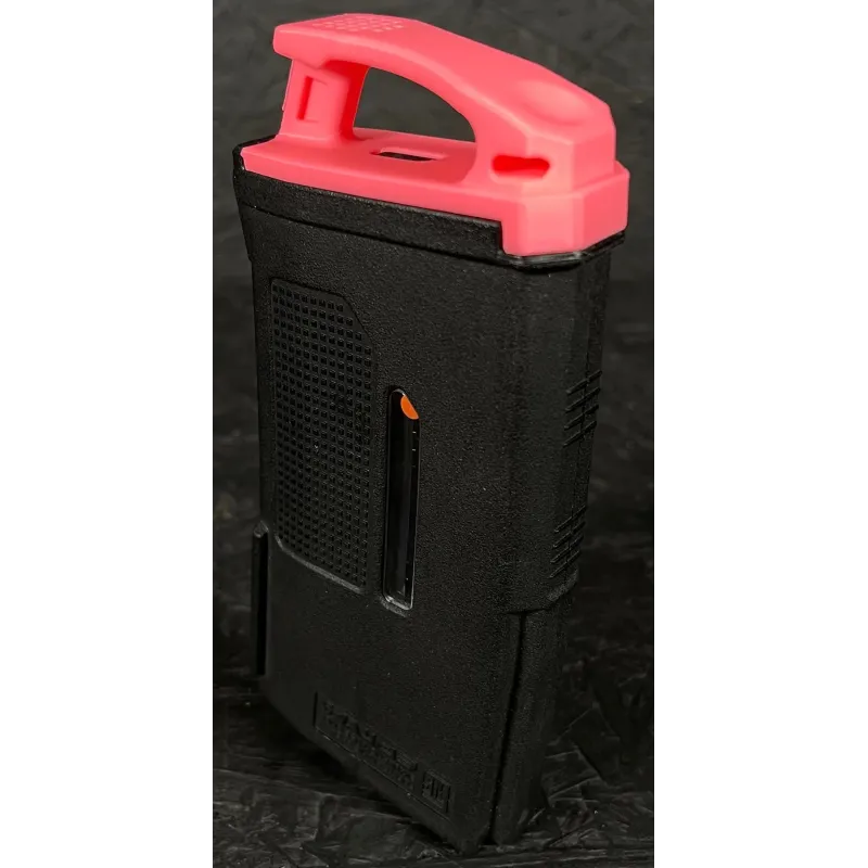 Plaque de protection Airtac Core-Tac Ranger rose sur chargeur PTS EPM1, photo sur fond noir