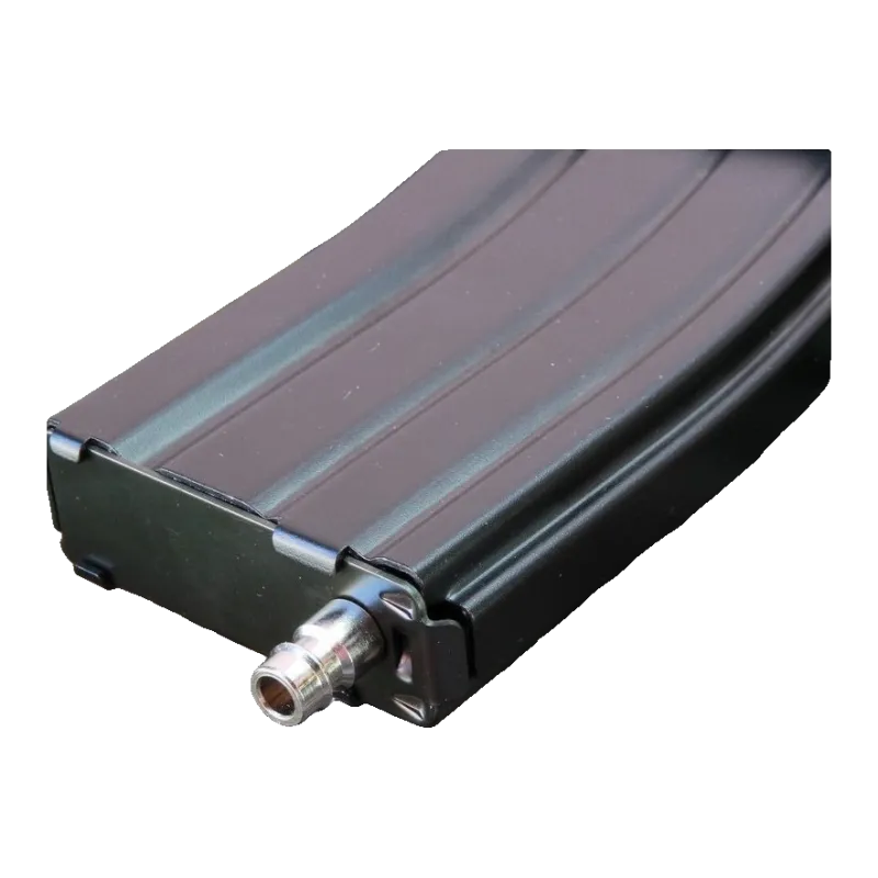 Valve HPA Balystik EU montée sous un chargeur GBBR type M4, gros plan
