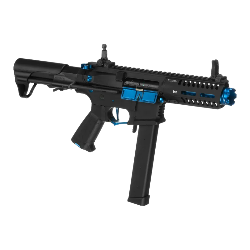 G&G ARP 9 Sky, vue trois quarts côté droit, cache-poussière et cache-flamme bleus