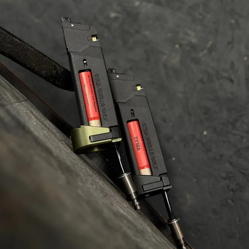 Adaptateur HPA Airtac sur chargeurs à cartouches CYMA MK23, vue des deux chargeurs avec ligne