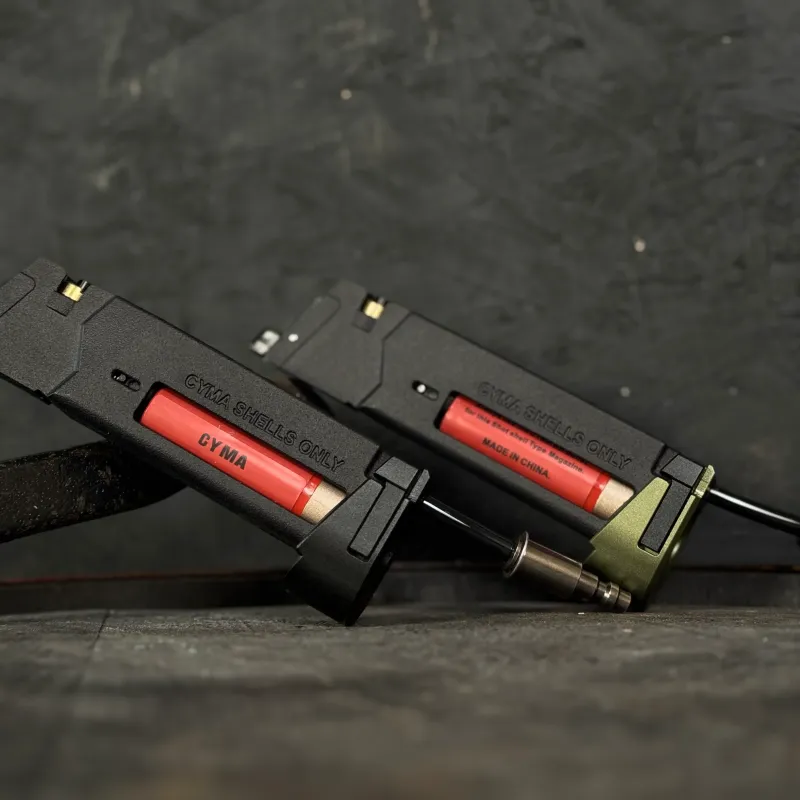 Adaptateur HPA Airtac vert olive sur chargeur à cartouches CYMA, vue latérale de deux chargeurs