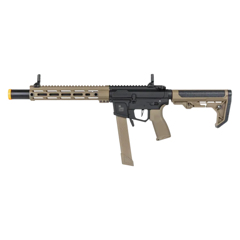 Specna Arms SA-FX02 Flex HAL ETU bi-ton noir et tan, vue de trois quarts avec chargeur tan