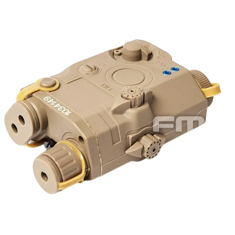 Boîtier batterie FMA AN/PEQ-15 LA-5 Dark Earth vide, vue de trois quarts