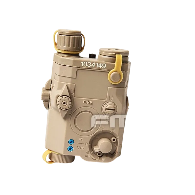 Boîtier factice FMA AN/PEQ-15 LA-5 Dark Earth, face avec bouton FIRE et sélecteur