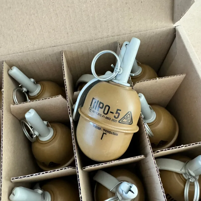 Grenades Pyrosoft PIRO-5G dans leur carton de 12