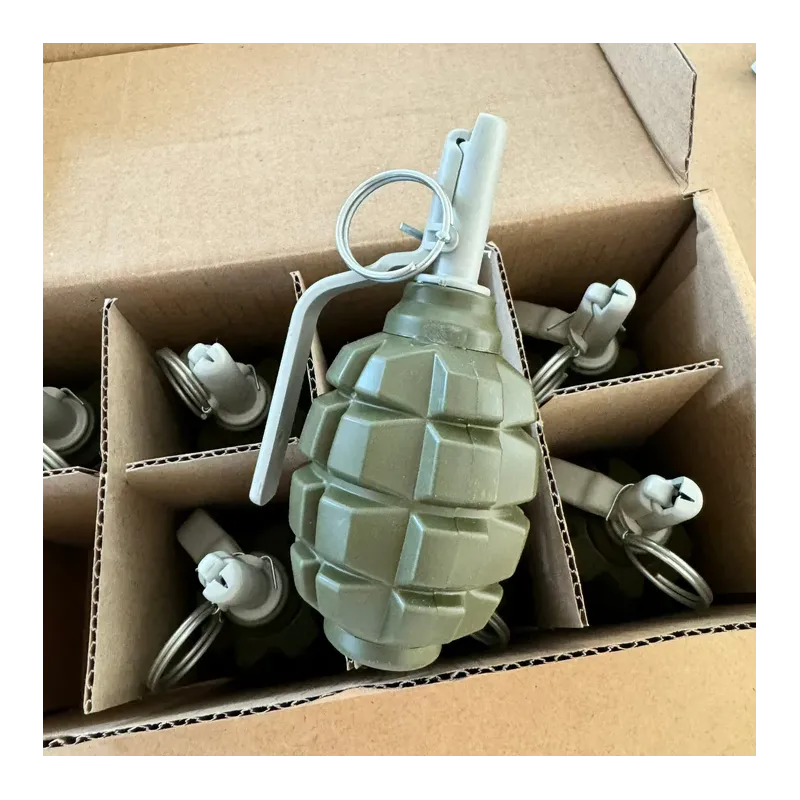 Carton ouvert de grenades Pyrosoft PIRO-F1-M rangées dans leurs alvéoles