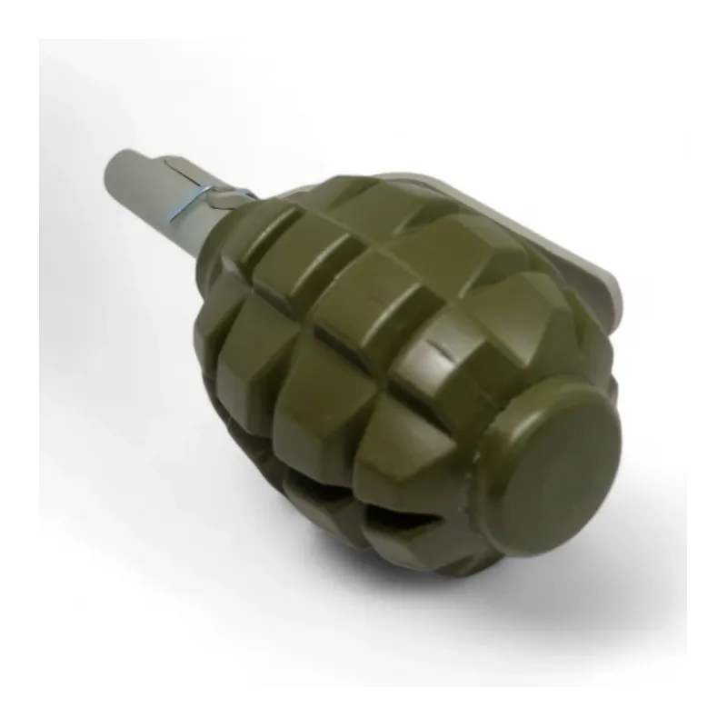 Grenade Pyrosoft PIRO-F1-M vue côté culot, corps quadrillé vert olive