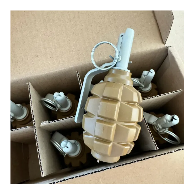 Carton ouvert de grenades Pyrosoft PIRO-F1-G rangées dans leurs alvéoles