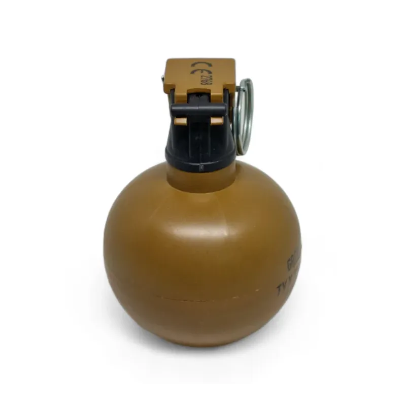 Grenade Pyrosoft P-67-G NATO debout, vue côté levier marqué CE