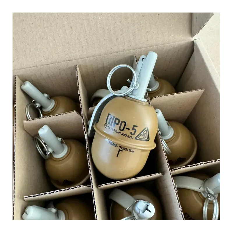 Carton ouvert de grenades Pyrosoft PIRO-5G rangées dans leurs alvéoles