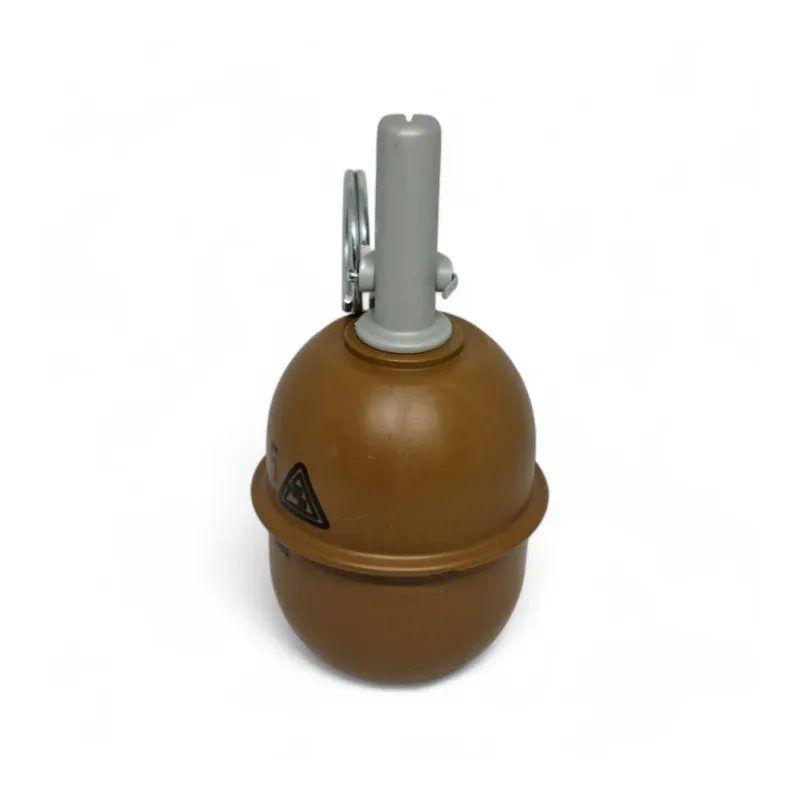 Grenade Pyrosoft PIRO-5G debout, vue côté opposé au levier avec pictogramme triangulaire