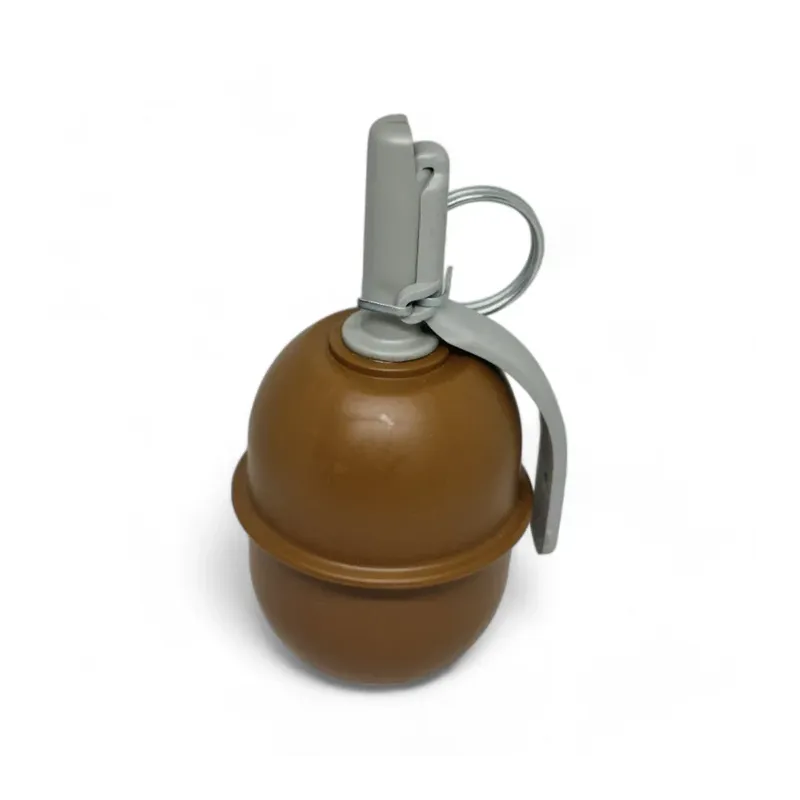 Grenade Pyrosoft PIRO-5G debout, vue de trois quarts avec levier et anneau