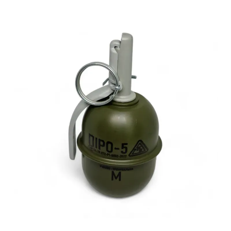 Grenade Pyrosoft PIRO-5M debout, marquage ПІРО-5 M, levier et anneau de goupille