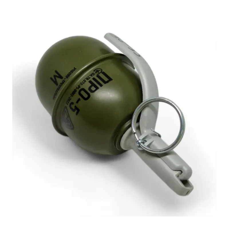 Grenade Pyrosoft PIRO-5M, vue plongeante sur le marquage, le levier et l'anneau