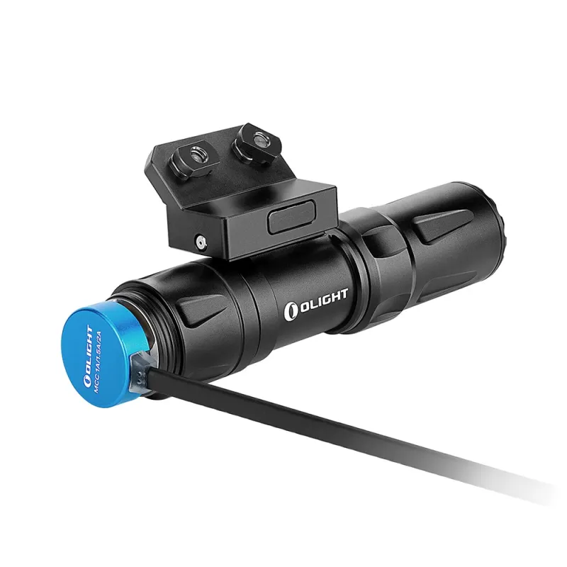 Olight Odin Mini en charge, câble magnétique MCC3 fixé sur le culot
