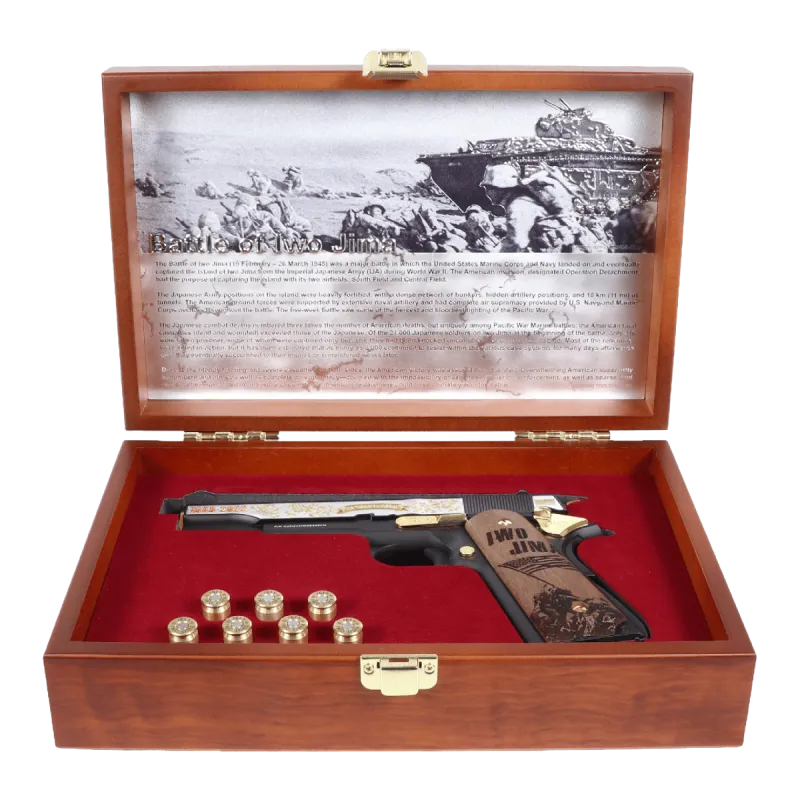 Coffret bois ouvert du G&G GPM1911 Iwo Jima avec le pistolet et 7 cartouches factices