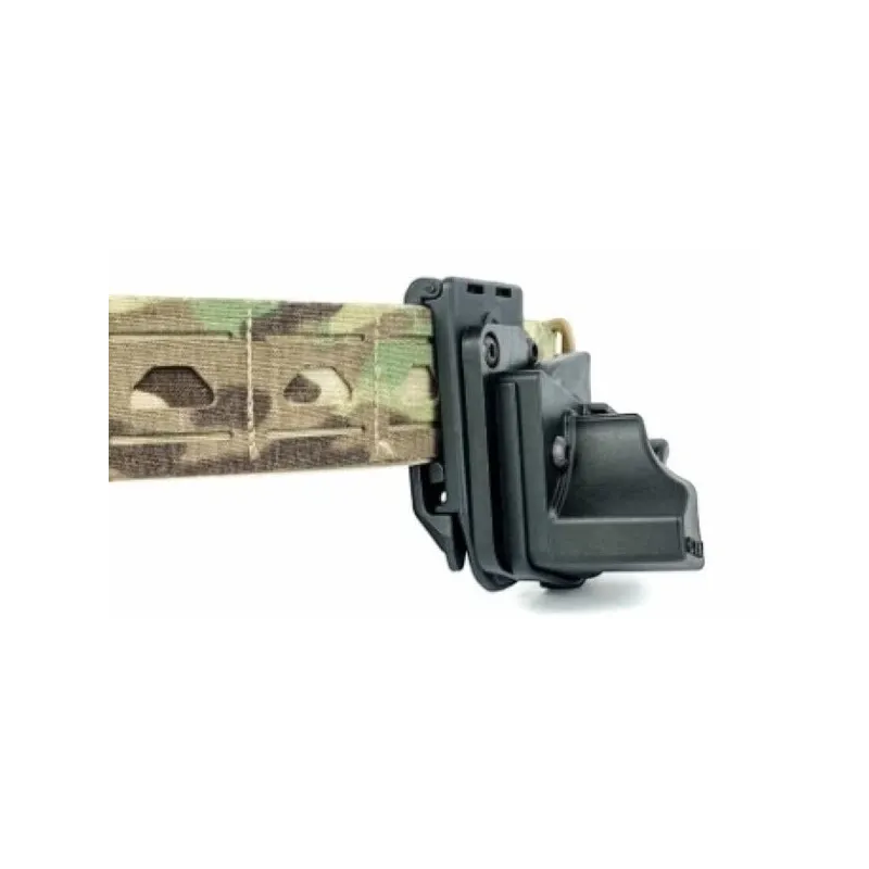 Holster de pontet CTM Tac noir porté sur ceinture camouflage, vue de face