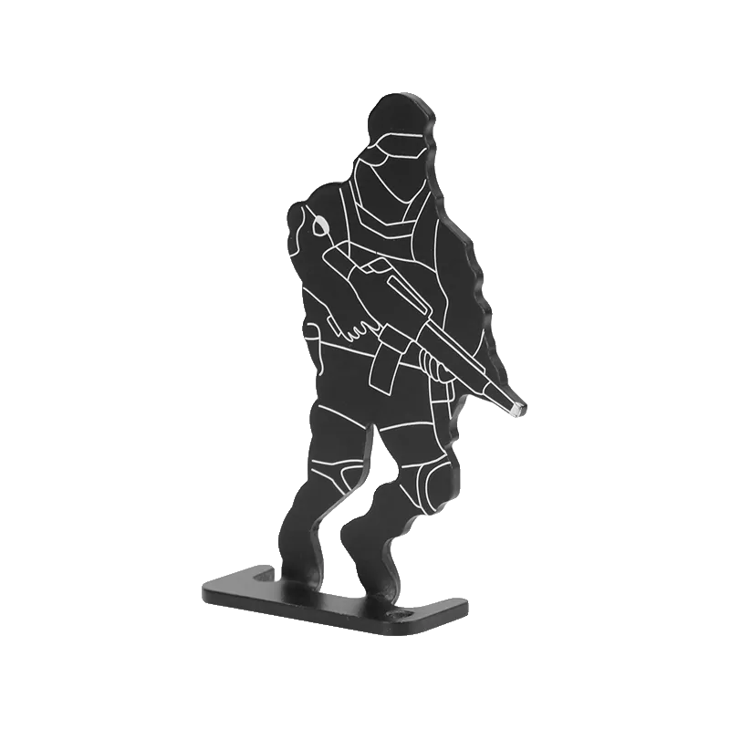Cible métallique soldat Delta Tactics noire, silhouette en marche au fusil sur socle, vue de trois quarts