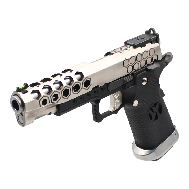 Pistolet GBB AW Custom HX2501, vue de trois quarts avant, culasse Hex-cut argent