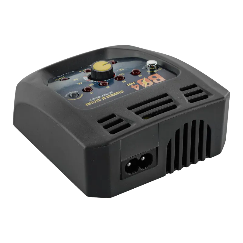 Chargeur BO Manufacture BO4 Pro, vue arrière droite avec prise secteur et aérations