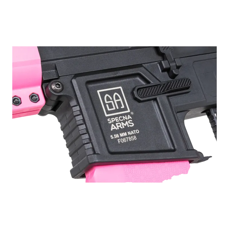 Specna Arms SA-F04-RL Flex Light Ops G2 rose - marquage Specna Arms 5.56 NATO sur le carter