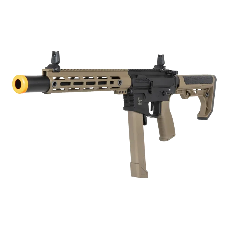 Specna Arms SA-FX02 Flex HAL ETU bi-ton noir et tan, vue de trois quarts avant avec embout orange