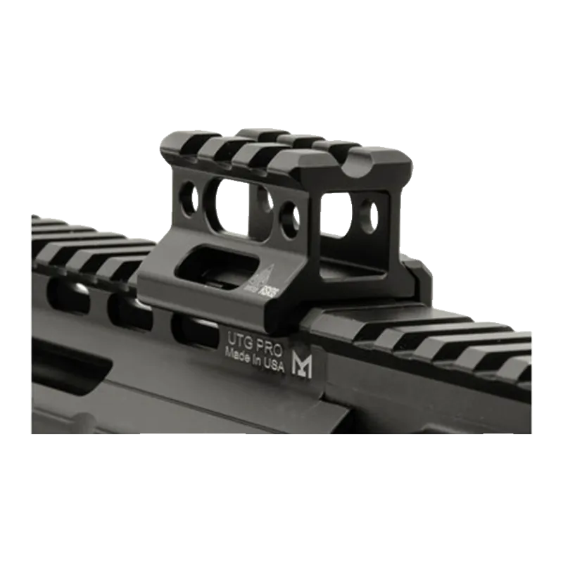 Rehausse UTG Super Slim 3 slots montée sur un rail Picatinny, vue de côté