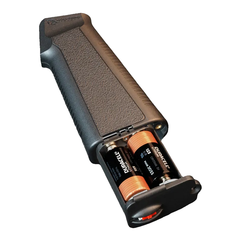 Grip batterie Wolverine MTW ouvert avec deux piles 123 en place