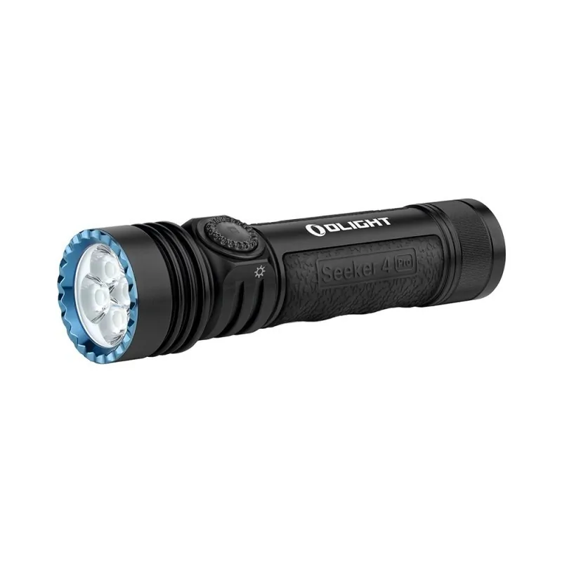 Lampe torche Olight Seeker 4 Pro noire, vue trois quarts côté tête