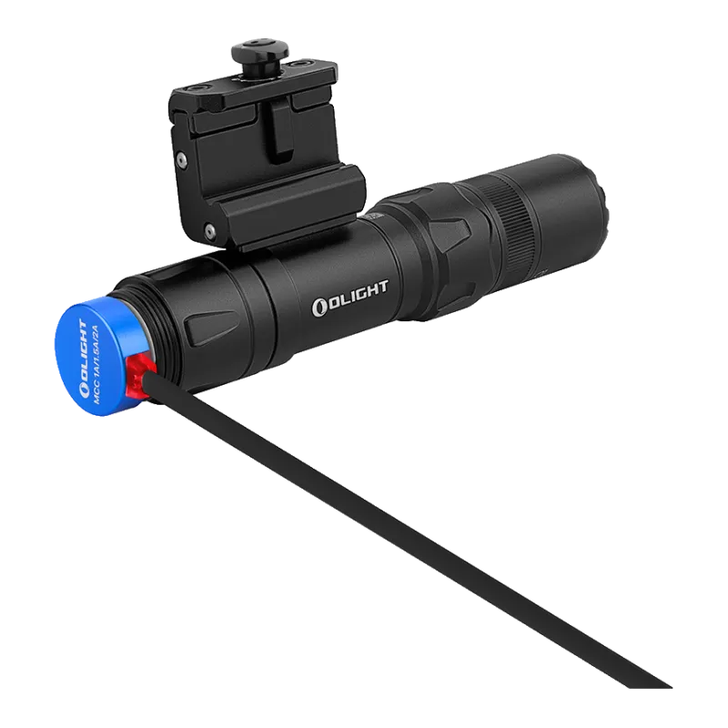 Olight Odin GL Mini noire en charge, câble magnétique MCC fixé au talon