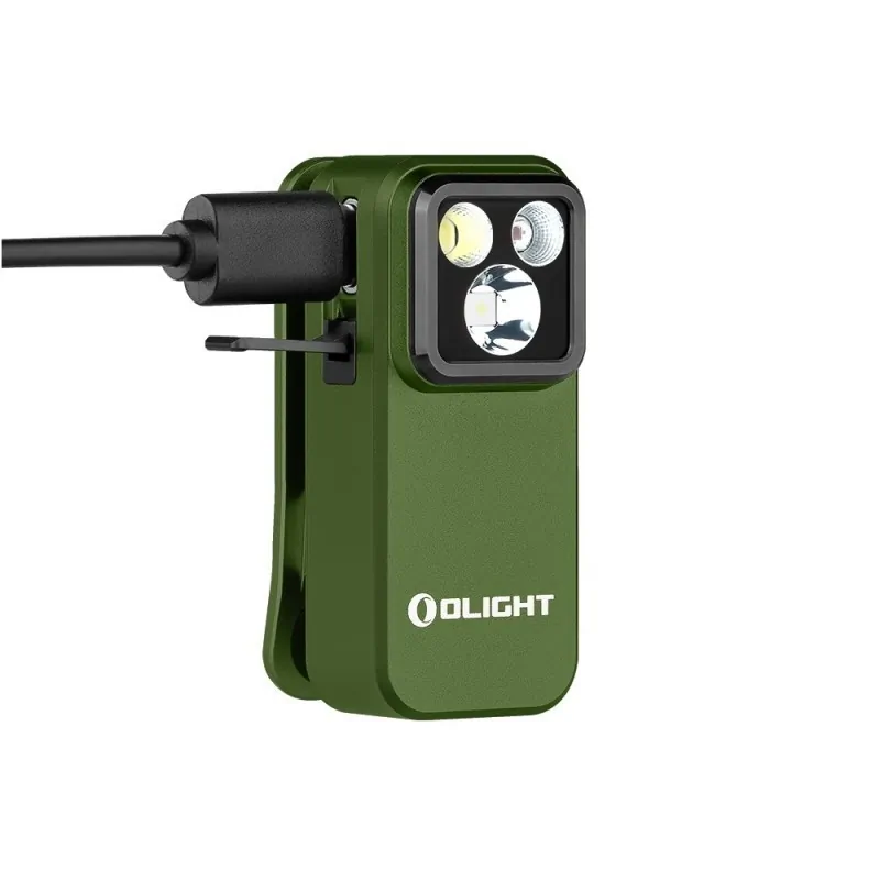Lampe Olight Oclip Pro vert OD en charge avec câble USB-C branché