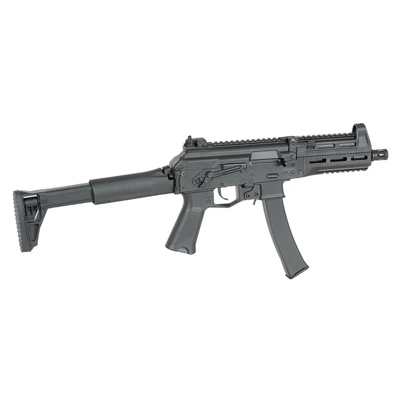 WE06 WELL AEG Noir en situation d'engagement rapproché CQB en partie airsoft indoor