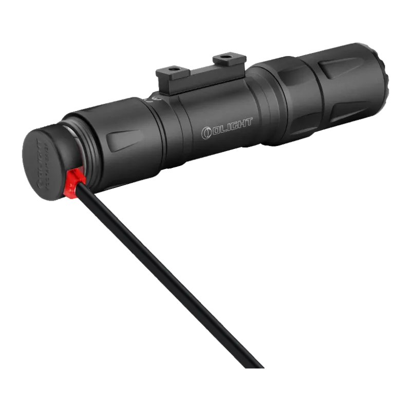 Olight Odin S noire en charge, câble magnétique MCC3 sur le culot