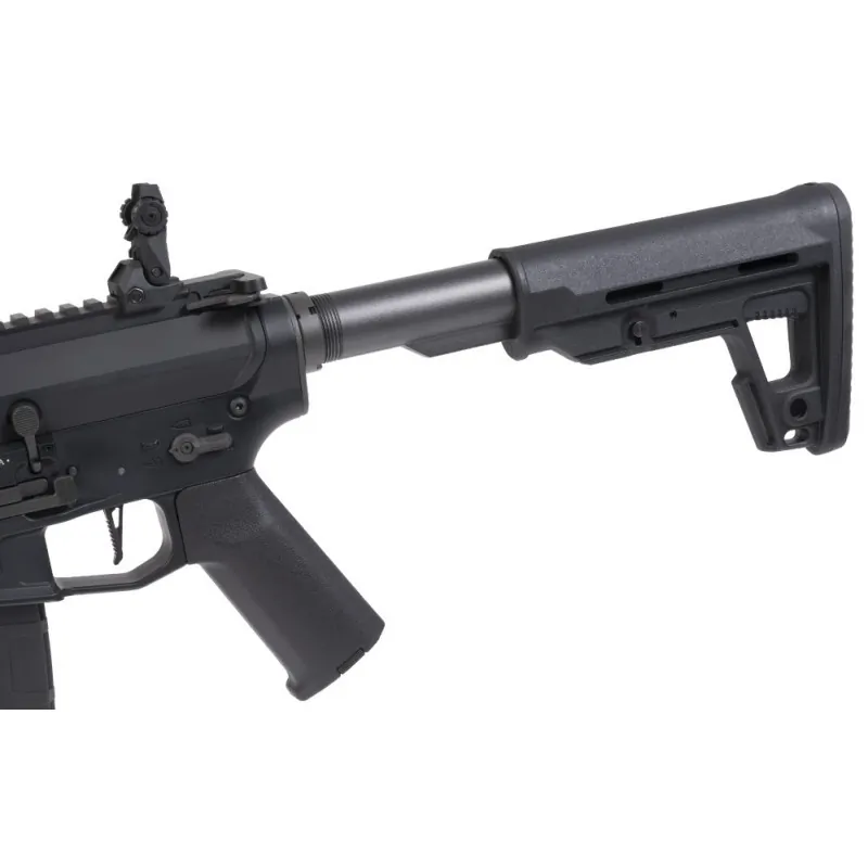 ASTRA IV Shadow Secutor Arms AEG Noir en situation d'engagement tactique en partie airsoft