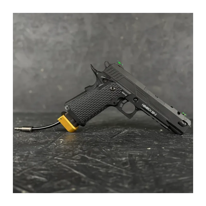 Pistolet SSP5 équipé de l'adaptateur HPA AIRTAC T1P Hi-Capa doré, vue de profil