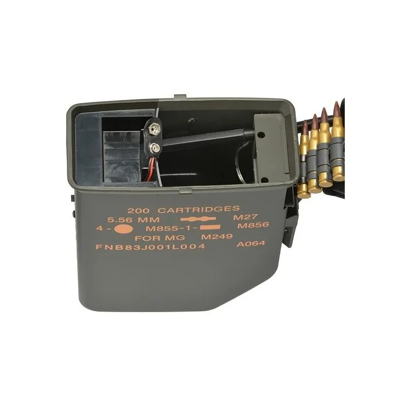 Chargeur électrique A&K M249 OD ouvert, logement de batterie visible
