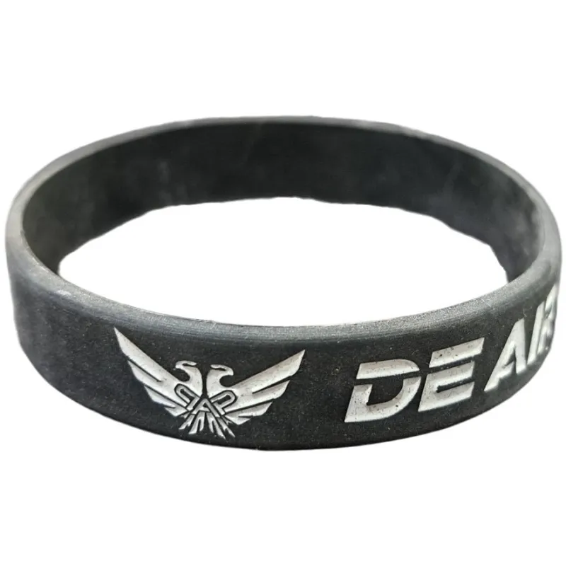 Bracelet noir DE Airsoft avec aigle aux ailes déployées en relief blanc, vue de trois quarts