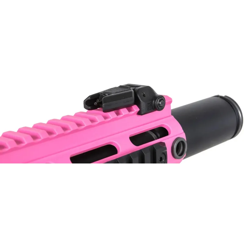 SA-FX02-ETU Specna Arms AEG Rose (Pink) en situation d'engagement tactique en partie airsoft
