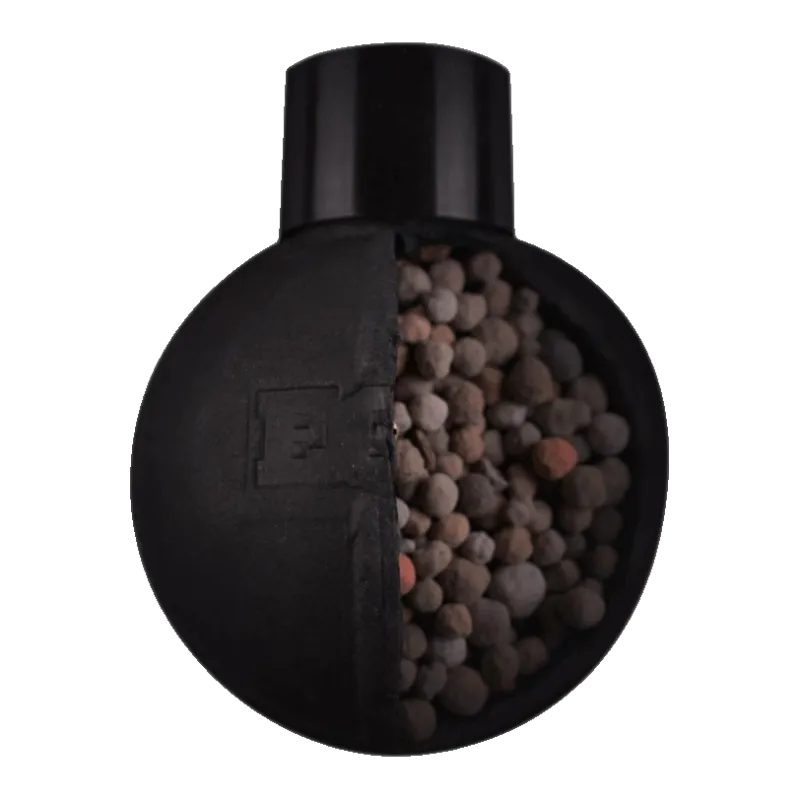 Grenade Enola Gaye EG67 en coupe montrant les billes d'argile à l'intérieur