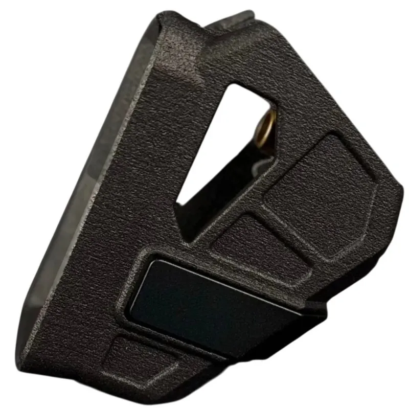 Adaptateur HPA coudé Airtac noir, gros plan sur la base texturée et le cran de chargeur