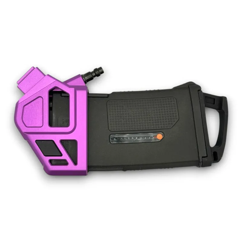 Adaptateur HPA Airtac T1P violet monté sur un chargeur M4, vue de profil