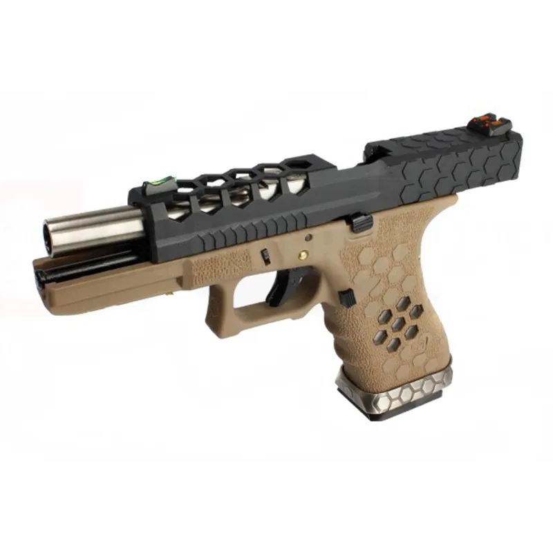 Pistolet GBB AW Custom VX0111 Hex Cut tan et noir, culasse ouverte, vue de trois quarts