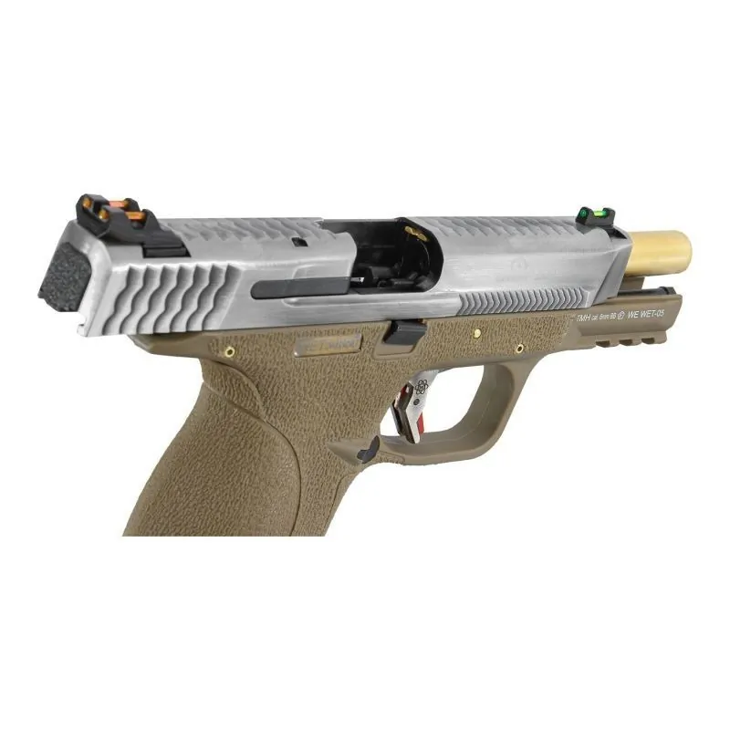 Pistolet GBB WE WET-05 SV tan et argent, culasse ouverte et canon doré
