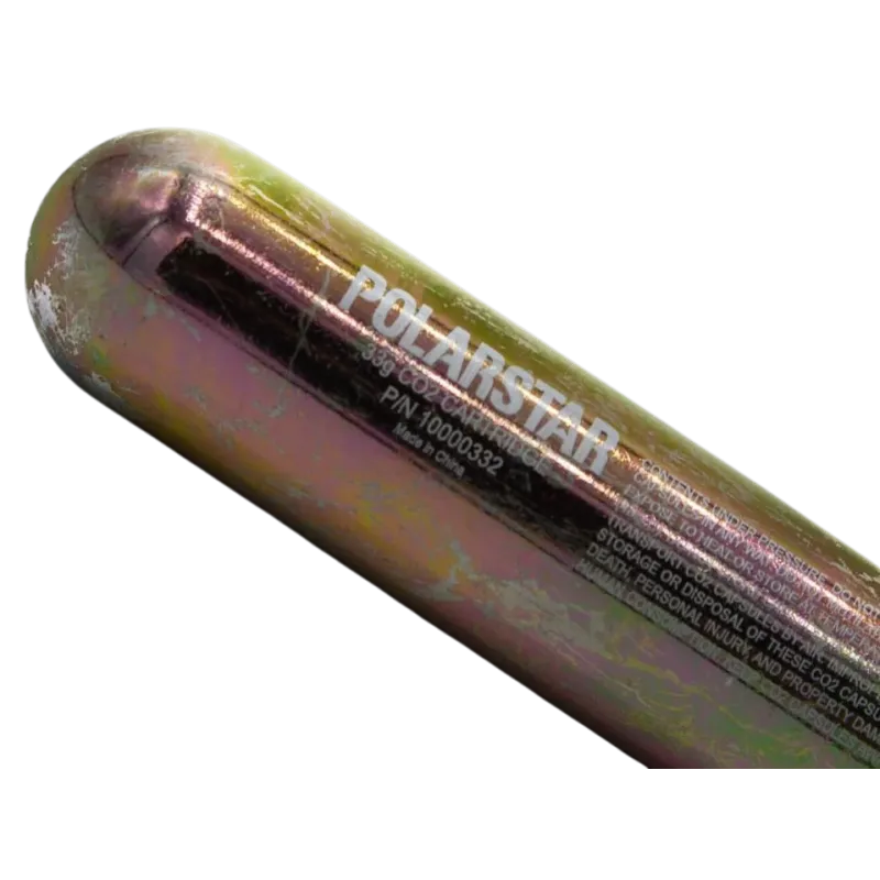 Cartouche de CO2 33 g PolarStar, gros plan sur le marquage 33g CO2 Cartridge et la référence P/N 10000332